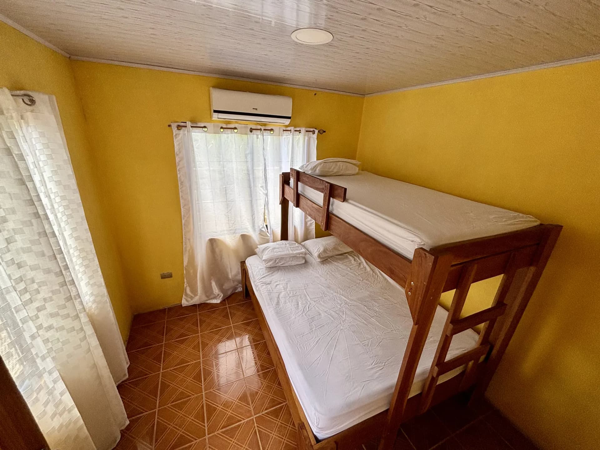 Habitación con aire acondicionado